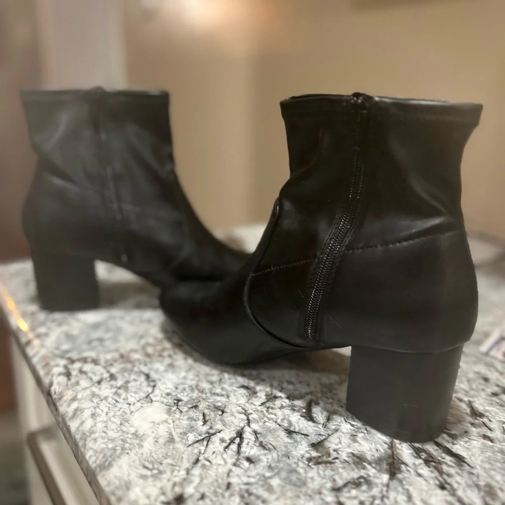 Black high heel boots - Picture 3 of 5